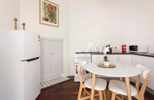 South Fremantle Apartment | Rosa's Place 3 Sth Beach Villa