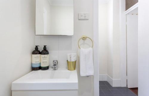 South Fremantle Apartment | Rosa's Place 3 Sth Beach Villa