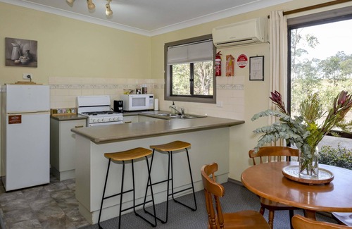 Pokolbin Cabin | Rose Cabin 7 - 1 bedroom with 1 x queen bed