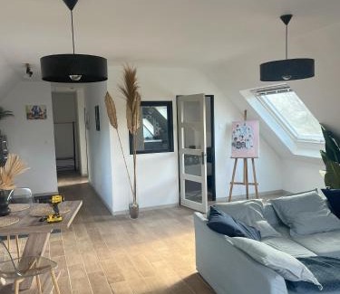 Breles Apartment | Rose et violette