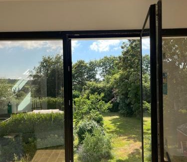 Breles Apartment | Rose et violette