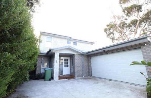 Rosebud House | Rosebud Lovely House 2 - Mornington Peninsula 4 BR 3 Bath 2 story holiday house - BBQ - Beach - Hot spring