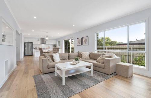 Rosebud House | Rosebud Lovely House 2 - Mornington Peninsula 4 BR 3 Bath 2 story holiday house - BBQ - Beach - Hot spring