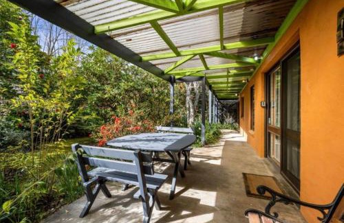 Bright House | Roses on the River - An absolute river frontage cottage