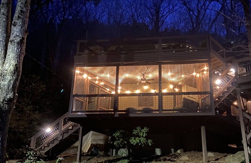 Black Mountain House | Round “Treehouse”. Perfect Center location