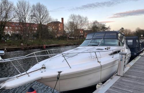 Skipton Boat Rental | Roxanne - Boat