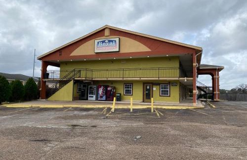 Tyler Hotel | Royal Inn & Suites