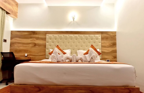 Meenakunte Hotel | Royal Lotus View Resotel