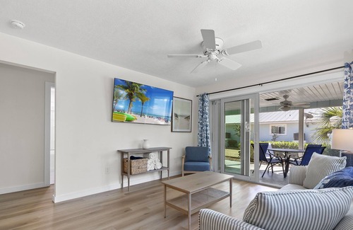 Sanibel Cottage | Royal Palm Cottage - Quaint Island Paradise