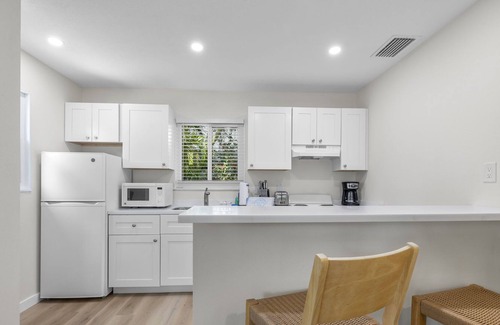 Sanibel Cottage | Royal Palm Cottage - Quaint Island Paradise