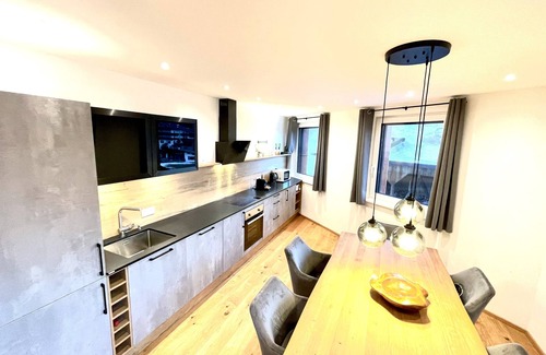 Fuegen Ski Chalet | Royal Swan Apartments, Tyrol
