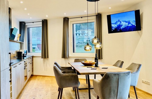 Fuegen Ski Chalet | Royal Swan Apartments, Tyrol