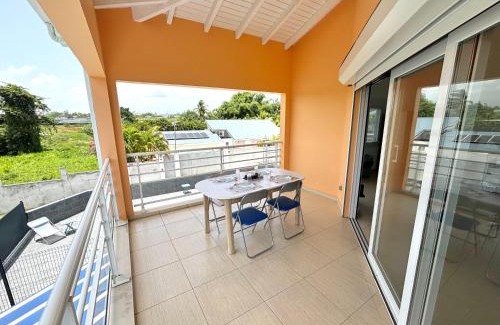 Baie-Mahault Apartment | Rubis - Vue piscine, balcon, proche Destraland