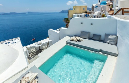 Oia Apartment | Ruby Premium Suite | Diamond Luxury Suites
