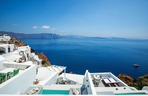 Oia Apartment | Ruby Premium Suite | Diamond Luxury Suites