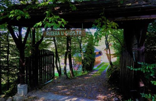 Pcim House | Rudera u Sióstr DREWNIANY DOMEK Stróża