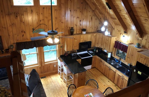 Purlear Cabin | Ruffinit at Buck Mountain-Breathtaking Views, Large Deck w/SIP, Wifi!