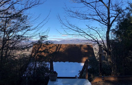 Purlear Cabin | Ruffinit at Buck Mountain-Breathtaking Views, Large Deck w/SIP, Wifi!