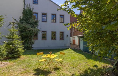Domviertel Apartment | Ruhiges Studio in Altstadt mit Gartenblick & Sofa