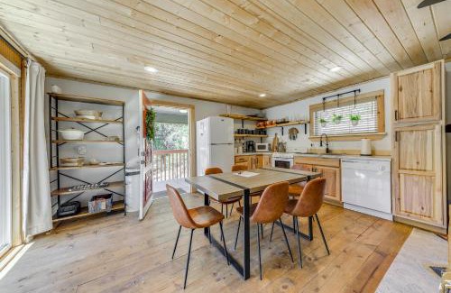 Ruidoso House | Ruidoso Cabin Rental with Hot Tub Walk to Main!