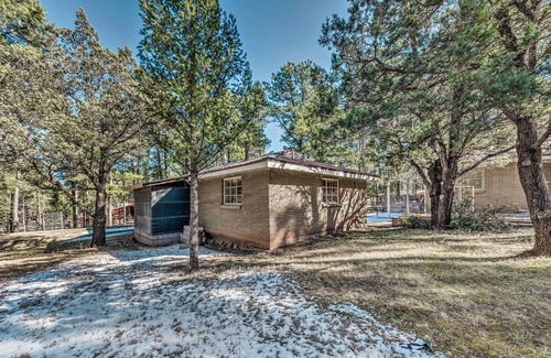 Ruidoso Cottage | Ruidoso Vacation Rental w/Covered Hot Tub!