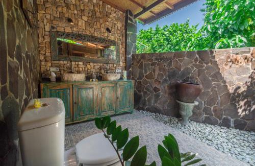 Kaliasem House | Rumah Kristal near Lovina