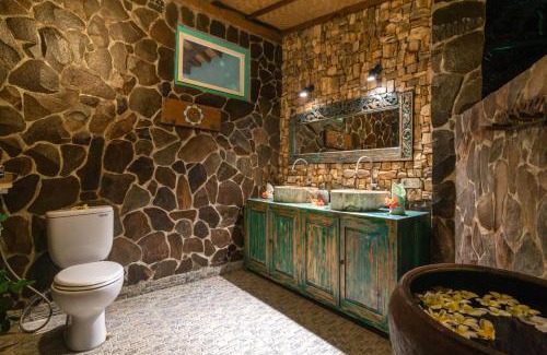 Kaliasem House | Rumah Kristal near Lovina