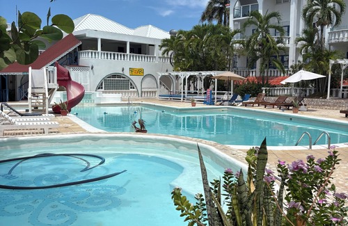 Runaway Bay Hotel | Runaway Bay Caldo Tours