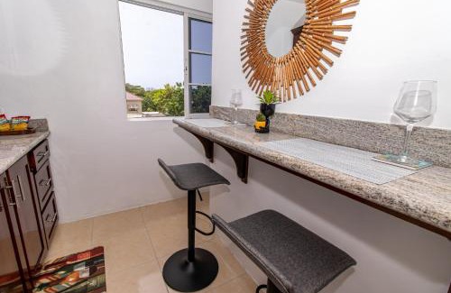 Runaway Bay Apartment | Runaway Bay Gem Suite