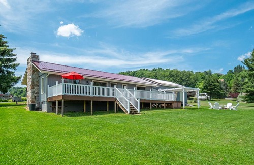 Paradise Point House | Runnin' Down a Dream: Nearby Lake Access, Dog Friendly w/ Hot Tub