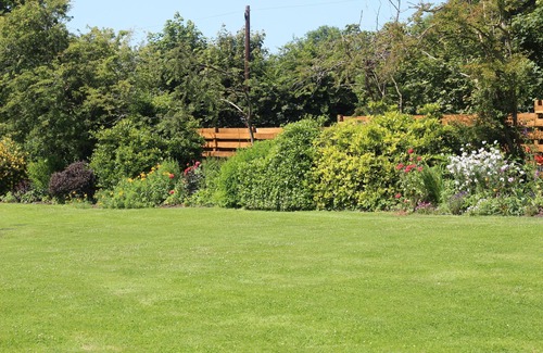Redruth House | Rural, relaxing accommodation with tranquil scenery