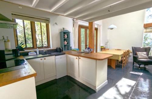 Chichester Apartment | Rural Studio with Shared Pool, Large Gardens & Tennis, Dog Friendly! Chichester Holiday Properties