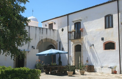 Partinico Apartment | Rustic apartments inside the Baglio "Villa Velez", near Balestrate