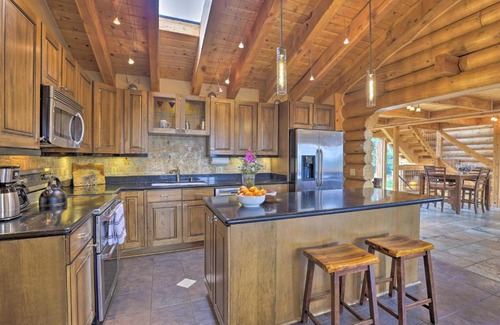 Quandary Village House | Rustic Breckenridge Escape with Hot Tub and MTN Views!