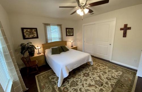 San Marcos House | Rustic Ideal Cottage with Private Garden and Fire Pit in San Marcos, Texas