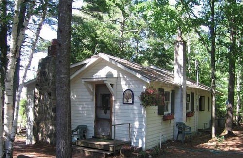 East Jordan Cottage | Rustic Lake Front Cottage - Lake Charlevoix
