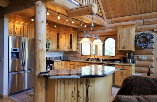 Sierra Pines Cabin | Rustic Log Cabin in the Pines , 4 bed , 2 Bath, Next to Forest