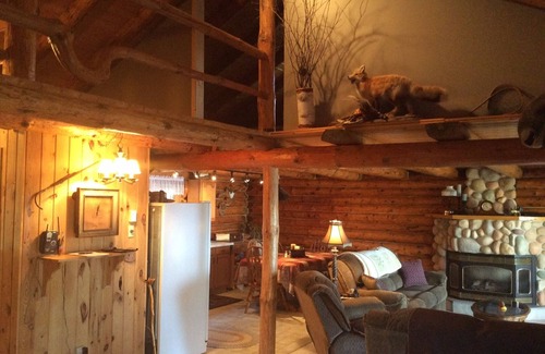 Grand Marais Cabin | Rustic log cabin with large loft 3 total bedrooms rustic log railings