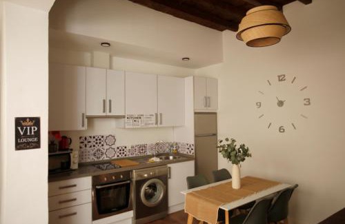 La Goleta Apartment | Rustic & Nice Apartment in Malaga Center