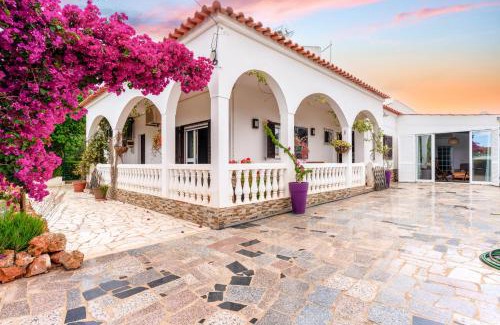 Silves Villa | Rustic Retreat in Algoz