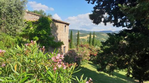 Gambassi Terme House | Rustic Tuscan Farmhouse immersed in Nature and Tranquility
