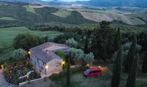 Gambassi Terme House | Rustic Tuscan Farmhouse immersed in Nature and Tranquility