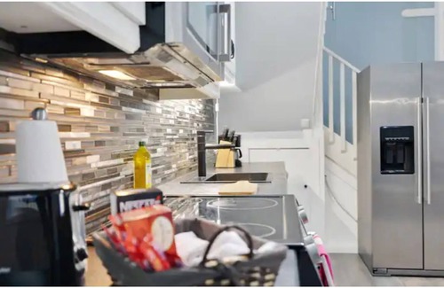 Langley House | Rustic Two Bedroom Langley Getaway