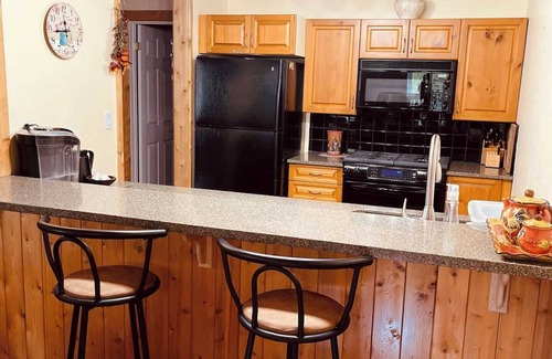 Northern Bruce Peninsula Cottage | Rustic Vibes w/Pool & Hot Tub - Tobermory