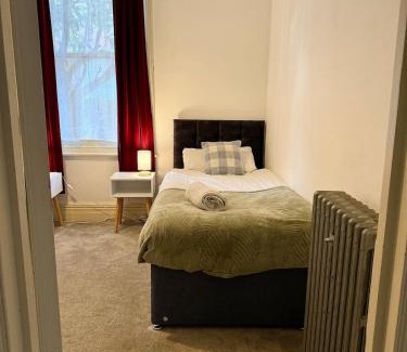 Bedford Apartment | Rutland - Large town centre apartment