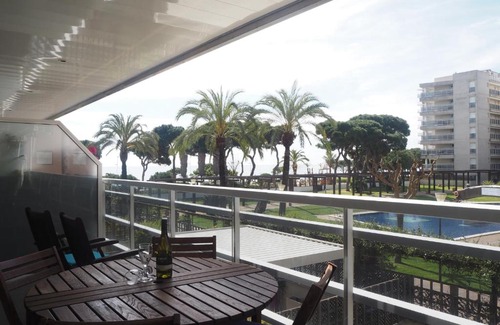 Blanes Apartment | S'abanell central park ii. vistas a la piscina.