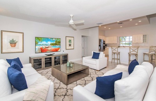 Rum Point Villa | S'kai Fall: Newly Renovated Beach House w/Private Pool, Beachfront, Dock + Free