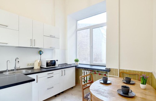 Besarabka Apartment | S12-58 MODERN APARTHOTEL WITH TWO 2BEDROOMS IN CENTRAL KIEV - BESSARABSKA SQUERE - GULLIVER MALL - OLYMPIC STADIUM - PALACE OF SPORTS - Saksahanskoho St, 12Б