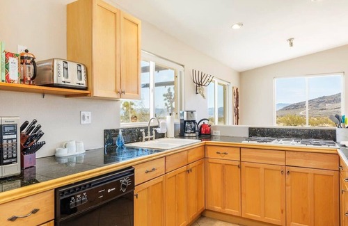 Joshua Tree House | Saddleback Escape w/ Hot tub - Open Desert in Joshua Tree