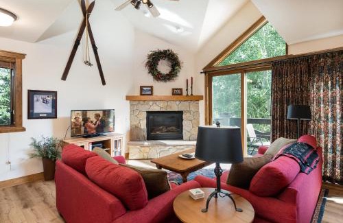 Four O'Clock House | Saddlewood Snowbird Townhome - Ski-In Ski-Out - Hot Tub